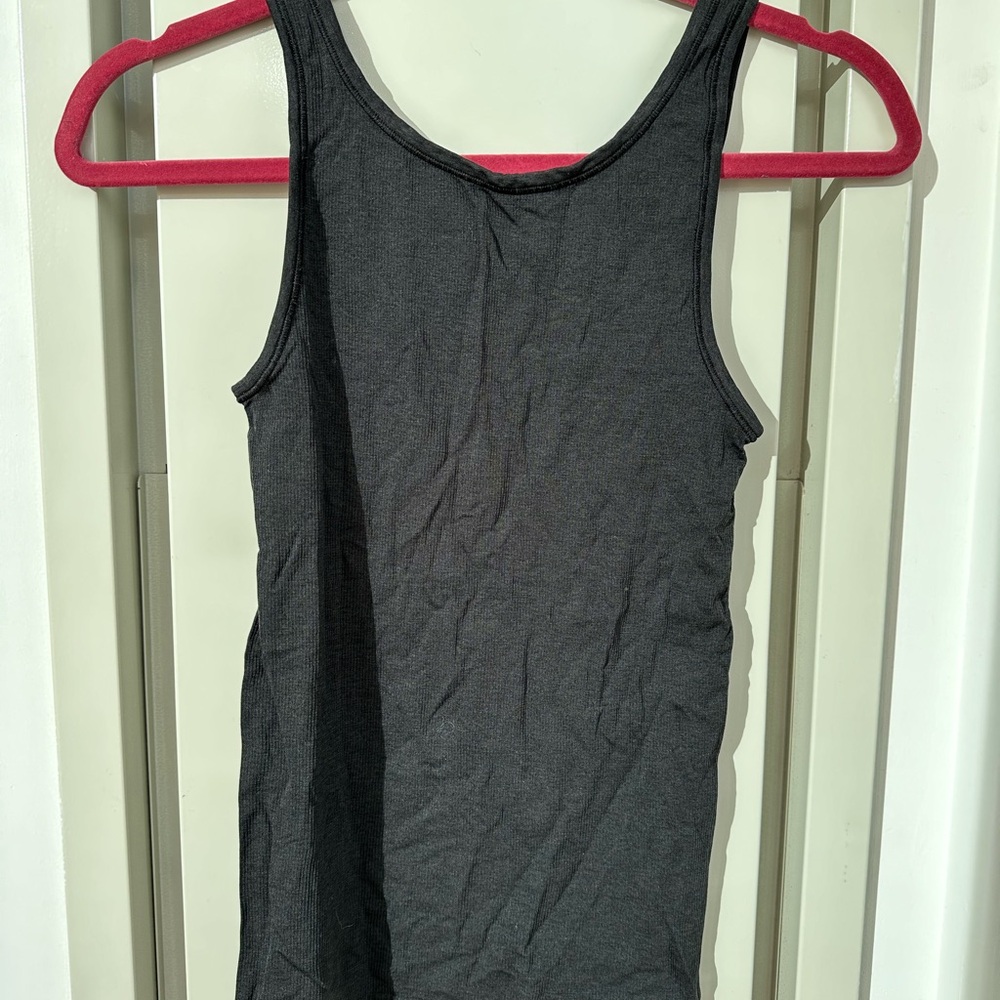 Woman’s lululemon tank top